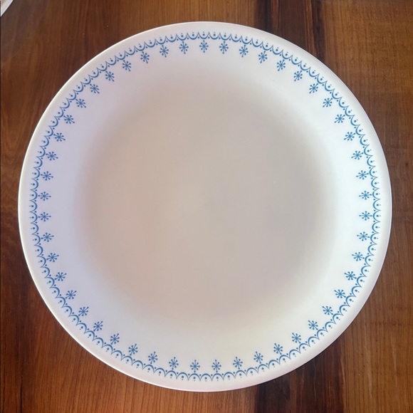 Corelle Dinner Plate with Blue Snowflake Border Set of 7 - Picture 7 of 10